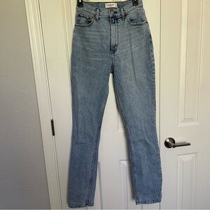 Abercrombie The 90s Slim Straight Ultra High Rise Jean *Curve Love*